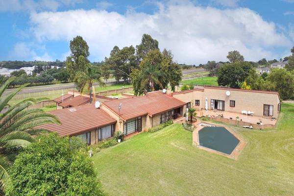 This 4 bedroom home  is hidden away with a private driveway in the Randjesfontein ...