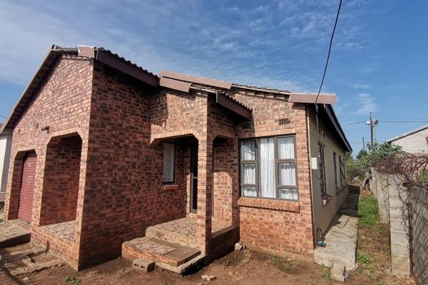 This facebrick property offers a potential buyer an ideally sized home which has room for improvements allowing you to truly come in ...