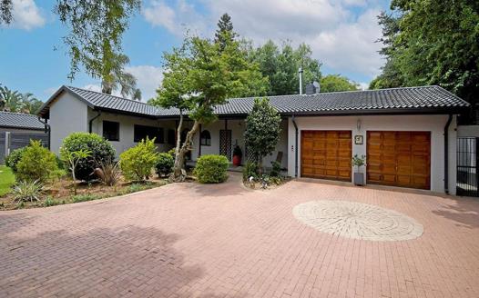 4 Bedroom House for sale in Bryanston