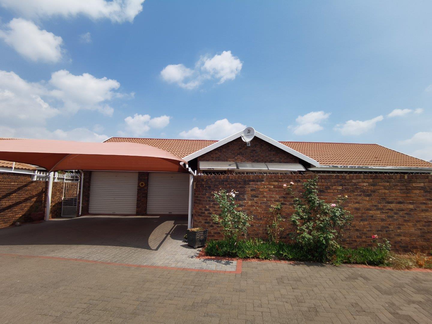 2 Bedroom Townhouse for sale in Arcon Park P24114081585