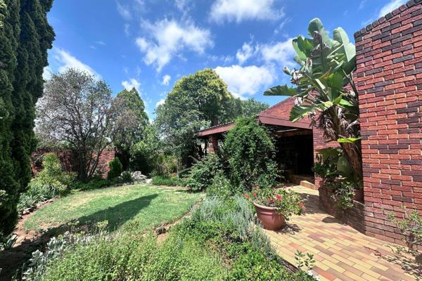 Unlock the potential of this spacious property located just 1.3km from the University – an ideal investment for student housing! ...