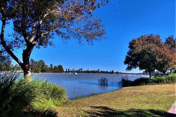 This waterfront stand is in the prestigious golf estate at the Vaal Dam just about 120km from Johannesburg. Come and build your home in ...