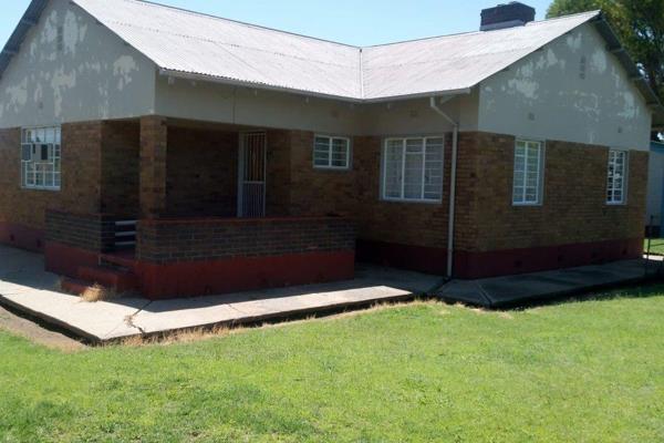 On offer is a 3-bedroom house in Bultfontein, featuring a robust and straightforward design.  Ideal for renovation enthusiasts,.  The ...