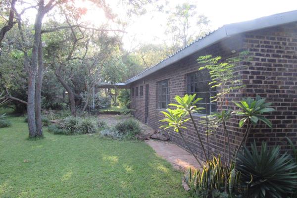 VAALWATER:   2 Bedroom house with a Bachelor flat on a large stand.  Walls and fences on the borders  with a sliding remote gate. 
The ...