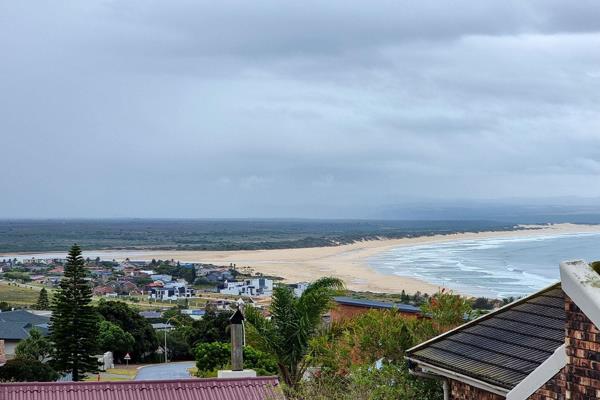 This beautiful, furnished, four-bedroom home is situated in the secure area of Wavecrest in Jeffreys Bay. Available from 15 January to ...