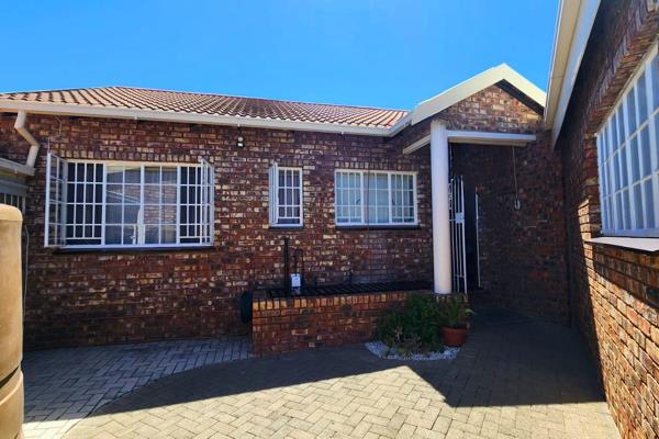 Nestled within the highly sought-after southern suburbs of Bloemfontein, this charming townhouse epitomizes the perfect blend of ...