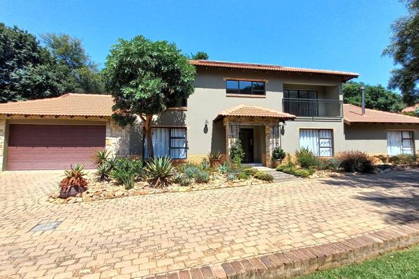 Welcome to Heidelberg Kloof Estate, where luxury living meets the tranquility of nature. This exclusive residence offers a harmonious ...