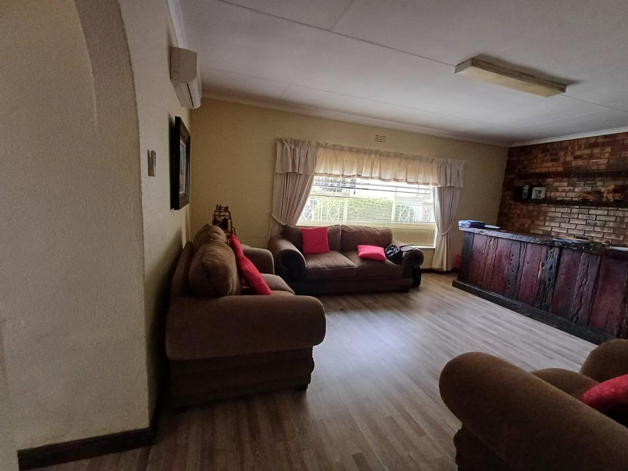 4 Bedroom House for sale in Glen Marais P24114088582