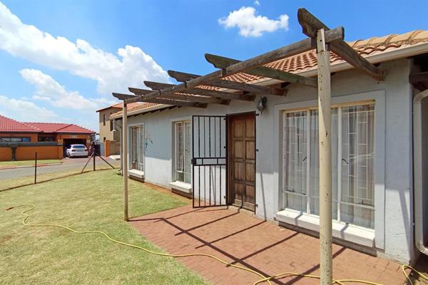 House For Sale in Vanderbijlpark 

Welcome to this charming house located in Vanderbijlpark CE7. This standalone single-storey home ...