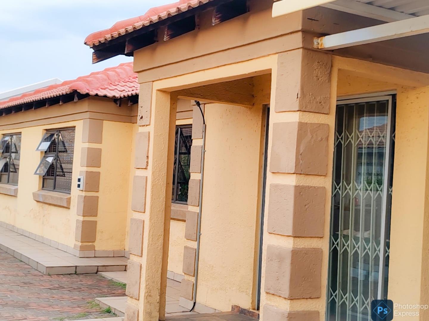 3 Bedroom House for sale in Leachville Ext 3 P24114090591