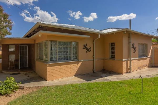 Dual sole and exclusive mandate.

This beautiful neat home has just been listed and is looking for a loving family to ...