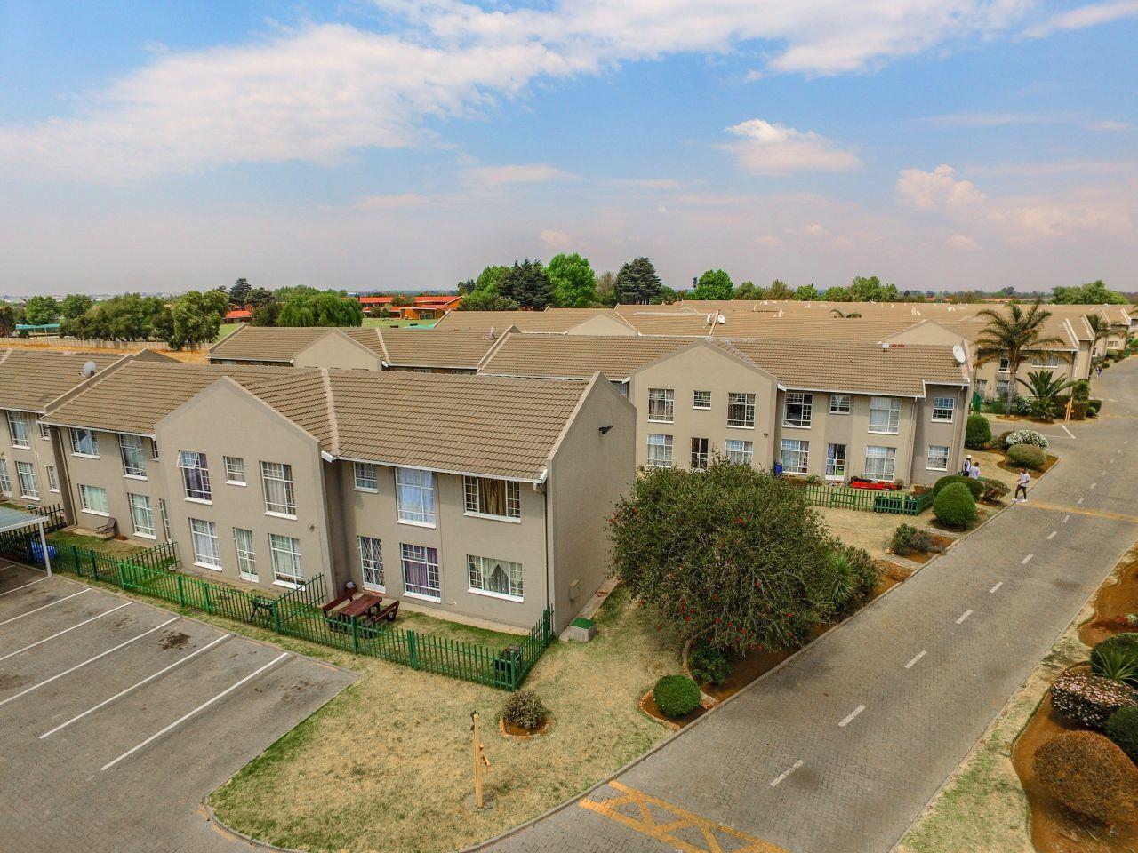 2 Bedroom Apartment / flat for sale in Ravenswood P24114092945