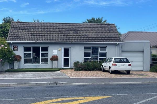 Prime Commercial Property Opportunity in Diep River

SOLE MADATE!

R3,200, 000 ...