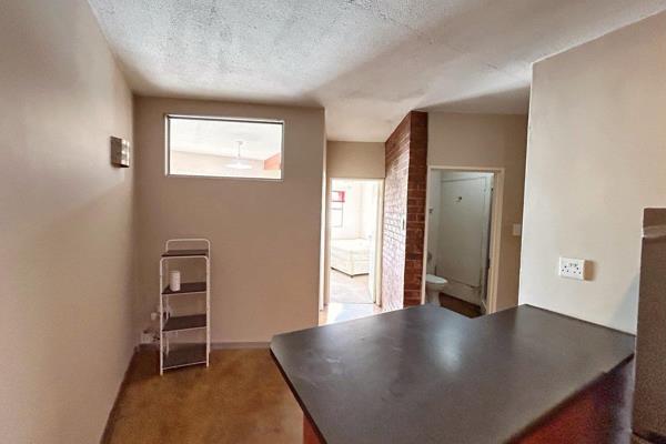 Single room available to rent in a Three-bedroom flat. 

Looking for a cozy yet affordable living space? Look no further! This ...