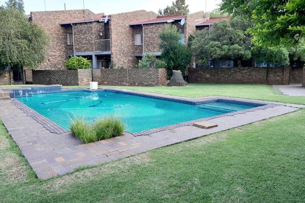 Stunning 3 bedroom apartment for sale in Crystal Park.

2 Bathroom + guest toilet.

Estimated rates R900pm.

Estimated levies from ...