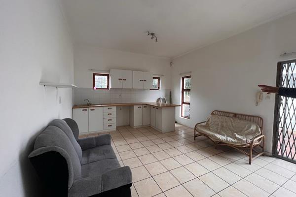 This 4 bedroom, 2 bathroom house is situated in the heart of Rondebosch within walking ...