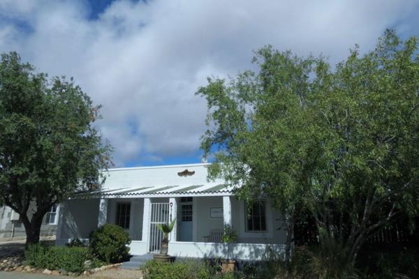 Charming Karoo &quot;brakdak&quot; cottage characterized by original poplar beam and ...