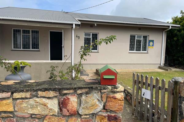 Welcome to your versatile property in the heart of Mossel Bay&#39;s bustling medical hub! This delightful little 3-bedroom home offers ...