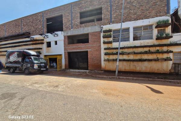 A spacious 500m2 ground floor space in Newtown is available for manufacturing or storage ...