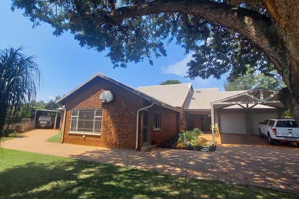 Situated close to Atterbury Value Mart in Garsfontein.

This lovely open plan home ...