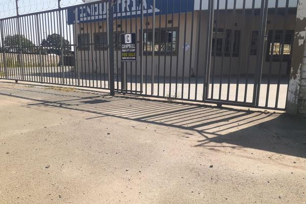 This warehouse in Vryheid offers an ideal location with easy access to arterial and railway routes, making it convenient for ...