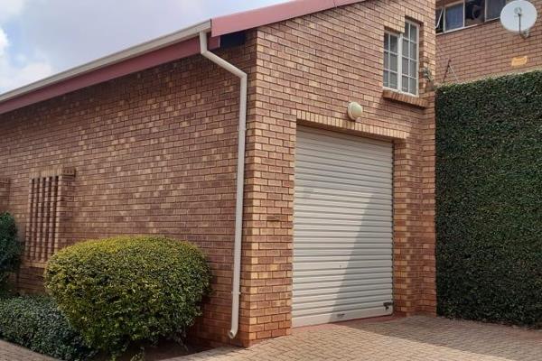 *Sole Exclusive Mandate*

 This garage space with a loft is for sale in a secure complex in a boomed off area of Eldoraigne.

It ...