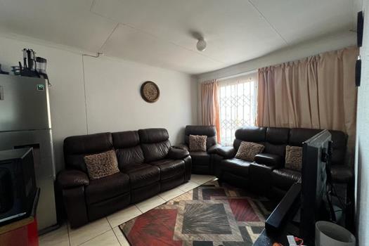 2 Bedroom House for sale in Protea Glen