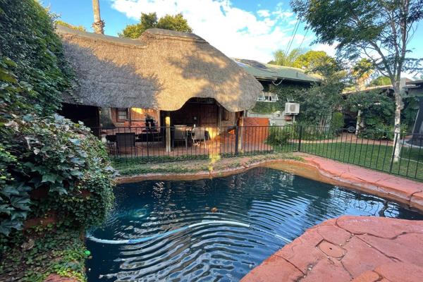 No loadshedding!!!

This lovely 3 bedroom cottage is close to the Groenkloof Nature Reserve in Kloofsig. It offers 3 large bedrooms, 1 ...