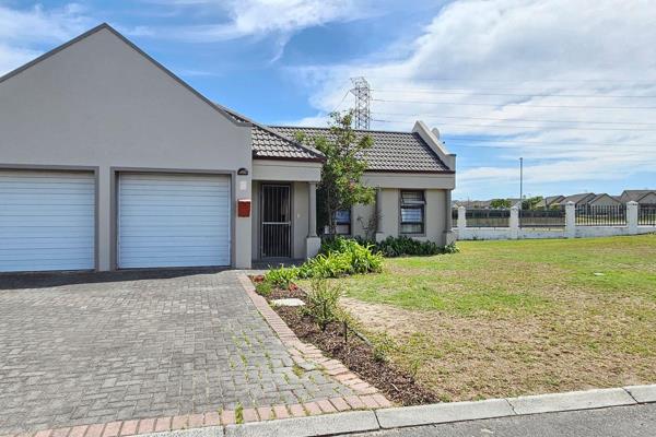 This spacious three-bedroom family home is located in Eikenbosch Estate, Kuilsriver. It is perfectly situated in a cul-de-sac, offering ...