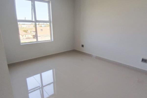 Stunning two bedroom ground floor apartment in stonewood crescent (kraaifontein ...