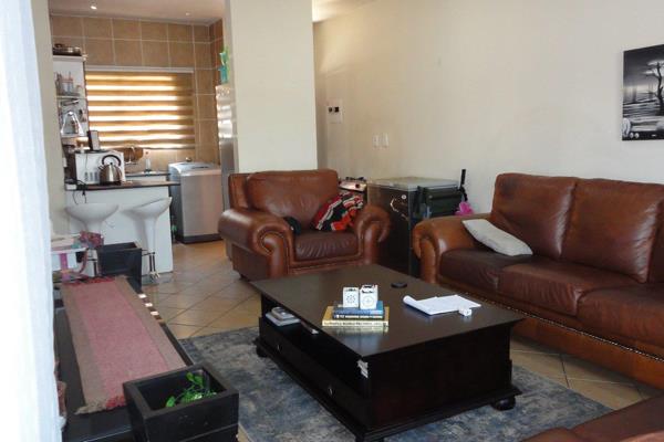 Invest or move into this beautiful ground floor apartment unit in Naturena offering;
2 ...