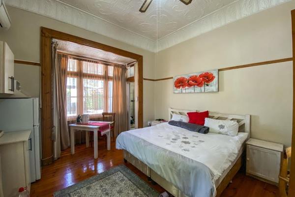 Cozy Belgravia room for rent in Elsmere! Fully furnished with a relaxed vibe, it features a pool and a comfy outdoor spot. 

Perfect ...