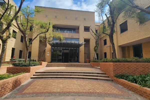 Introducing a prime office space in the sought-after area of Nieuw Muckleneuk, Pretoria. This modern and spacious property boasts a ...