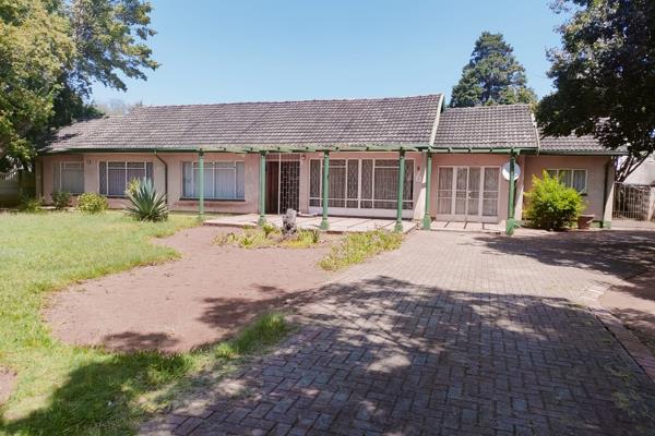 This property is situated on a huge stand &amp; features:
Lounge with parquet floors. 
Dining room with tiled flooring and a small ...