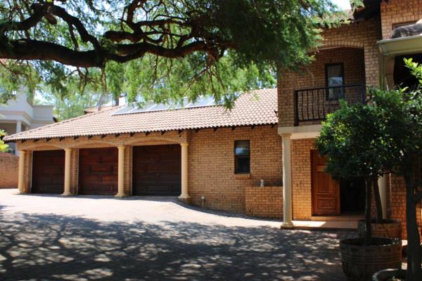 Looking for a house on the fairways of the beautiful Woodhill Golf Estate? 
Look no further—I have the perfect property for you! ...