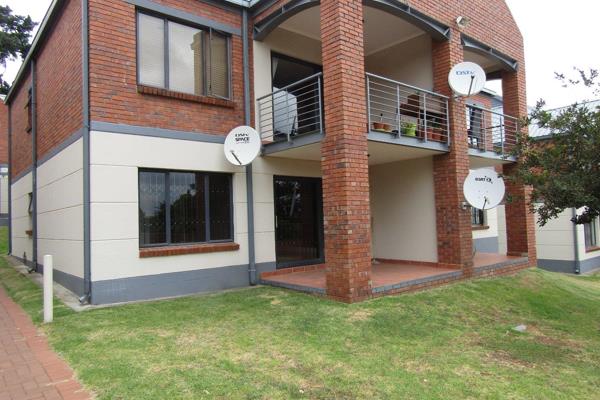 Walking distance to UJ - would suit both student &amp; young professional alike
Secure access control
Spacious Lounge with open plan ...