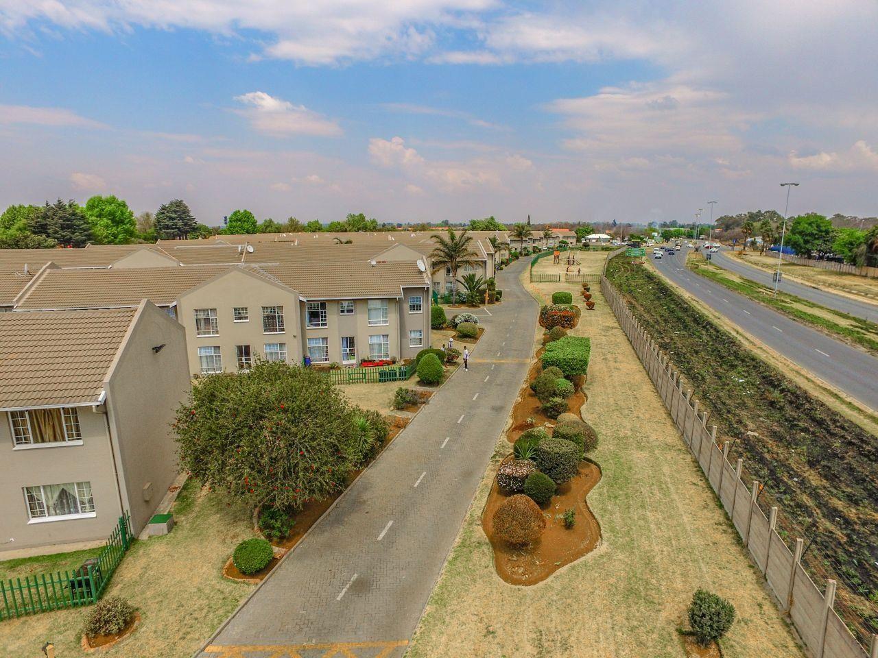 2 Bedroom Apartment / flat for sale in Ravenswood P24114108082