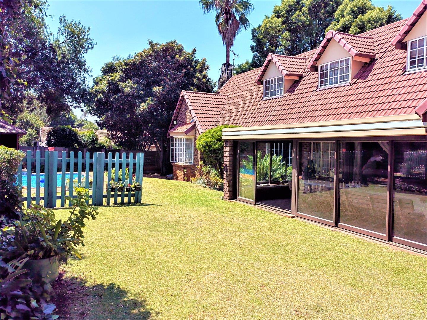 4 Bedroom House for sale in Hazeldene P24114108136