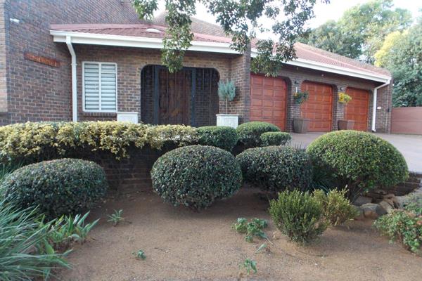 This stunning face brick home with six bedrooms is located in the suburb of Jordaan Park. The suburb is right next to Heidelberg ...