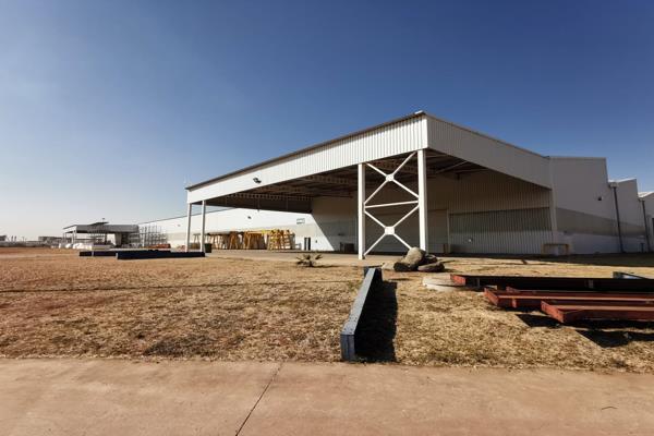 This Warehouse facility spans 52,600 m2 and can be divided with landlord approval. It is ...