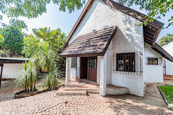 This charming cottage style house is ideal for a small family. Spacious rooms with wooden built in cupboards offer an unique look to ...