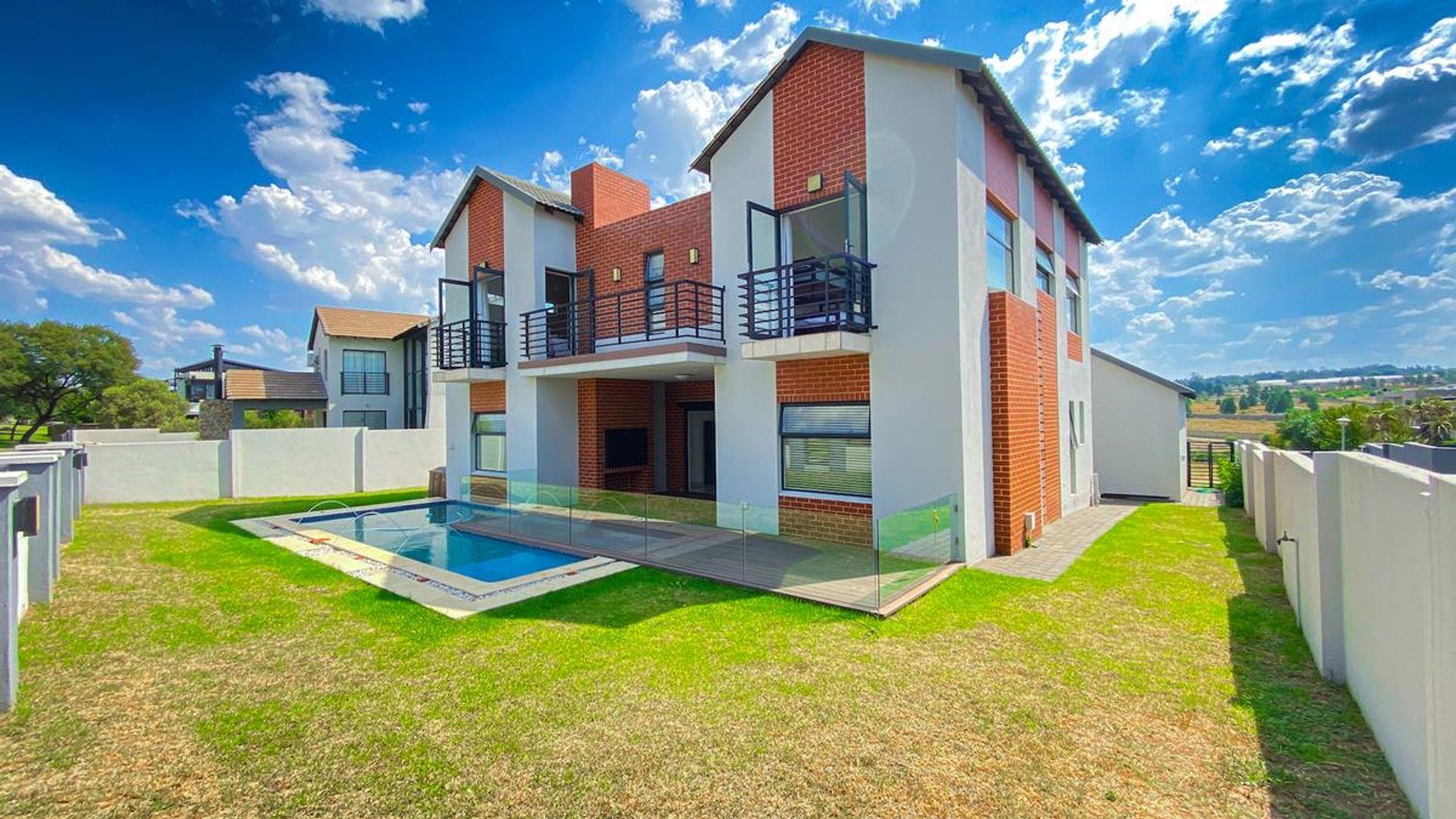 4 Bedroom House for sale in Copperleaf Estate - P24-114111976