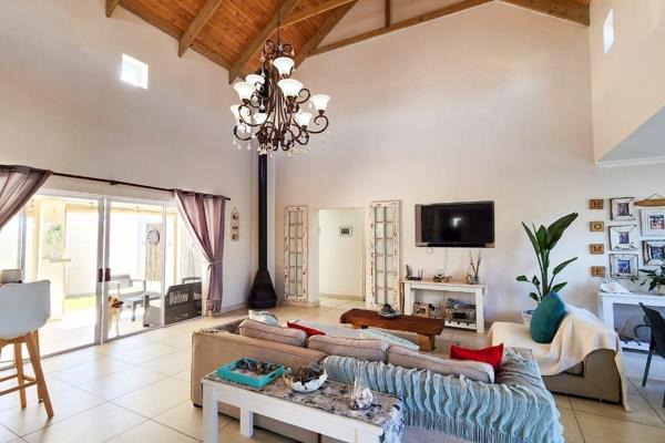 Presenting a spacious and welcoming home in Laguna Sands, Langebaan, West Coast.

Come ...