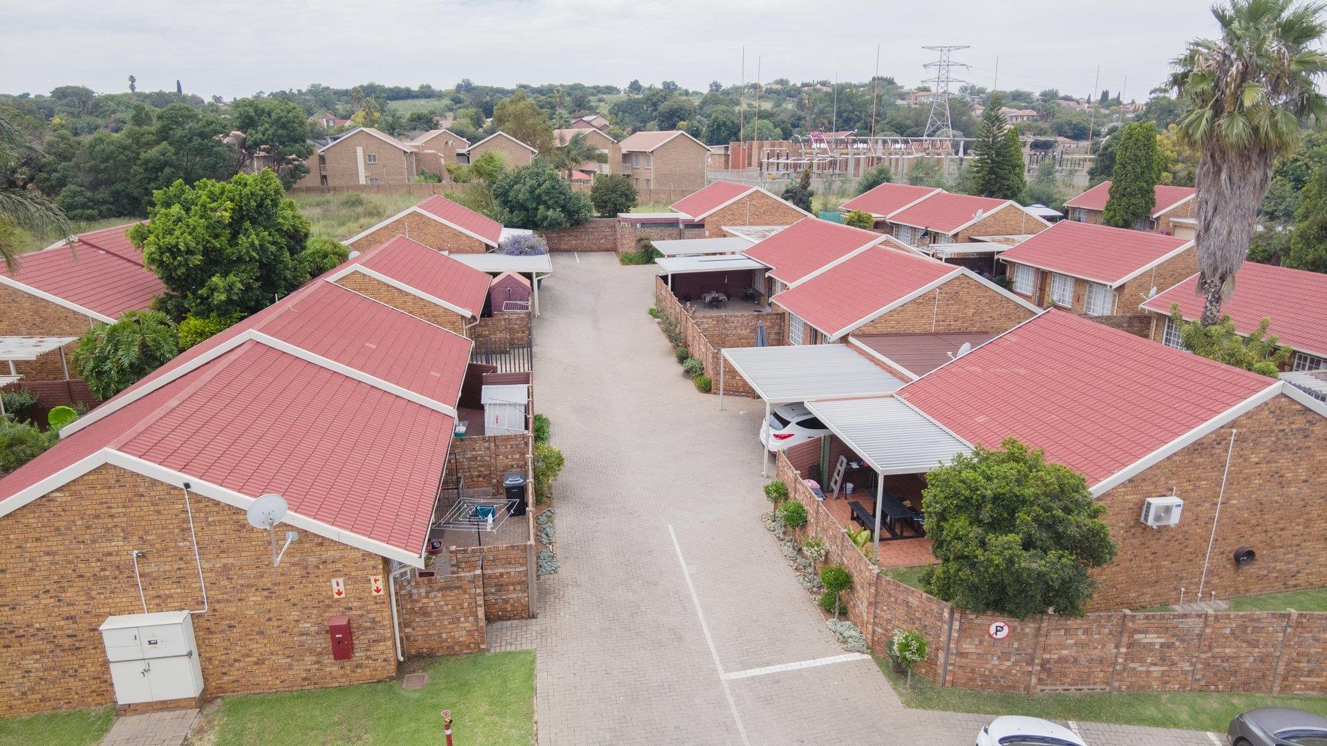 3 Bedroom Townhouse for sale in Pierre Van Ryneveld P24114065870