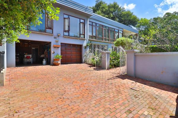 Welcome to this delightful family home in the heart of Kibler Park, offering an ideal ...