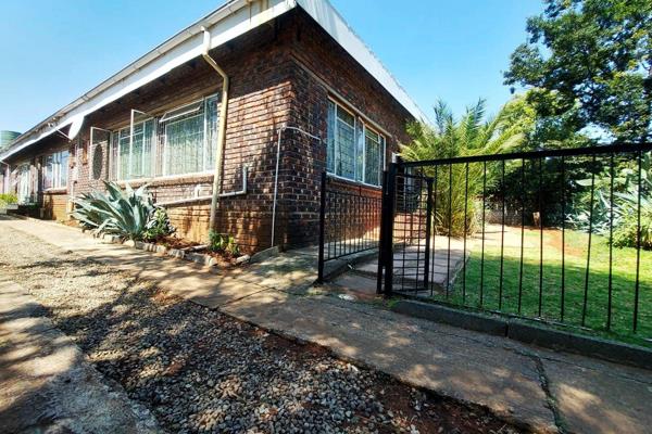 Experience tranquility in this quiet community 
Monthly rental of R2850 excluding utilities

Parking inside the commune and a serene ...