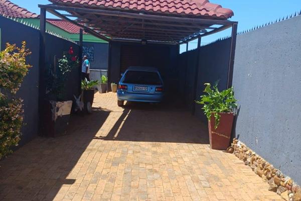 RDP HOME FOR SALE

This home offers you:

1 bedroom
1 bathroom
Separate toilet
Kitchen
Dining room
TV/Family room
2 outside ...