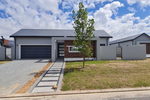 This brand new and modern home is situated at Wildepaarde Estate opposite Boschenmeer ...