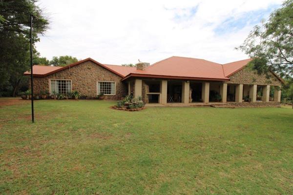 21 ha Farm with spectacular views and manor house
Farm Size - 21,4993 Hectares - 3 phase Eskom power. - 1.8 m electric fencing on two ...