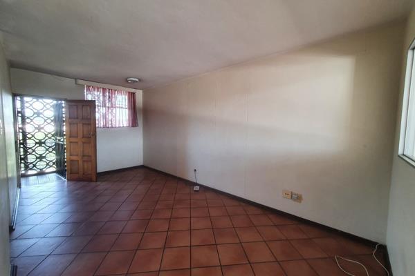 Here we have a spacious 80 sqm 1.5 bedroom apartment. This flat is in good condition on ...